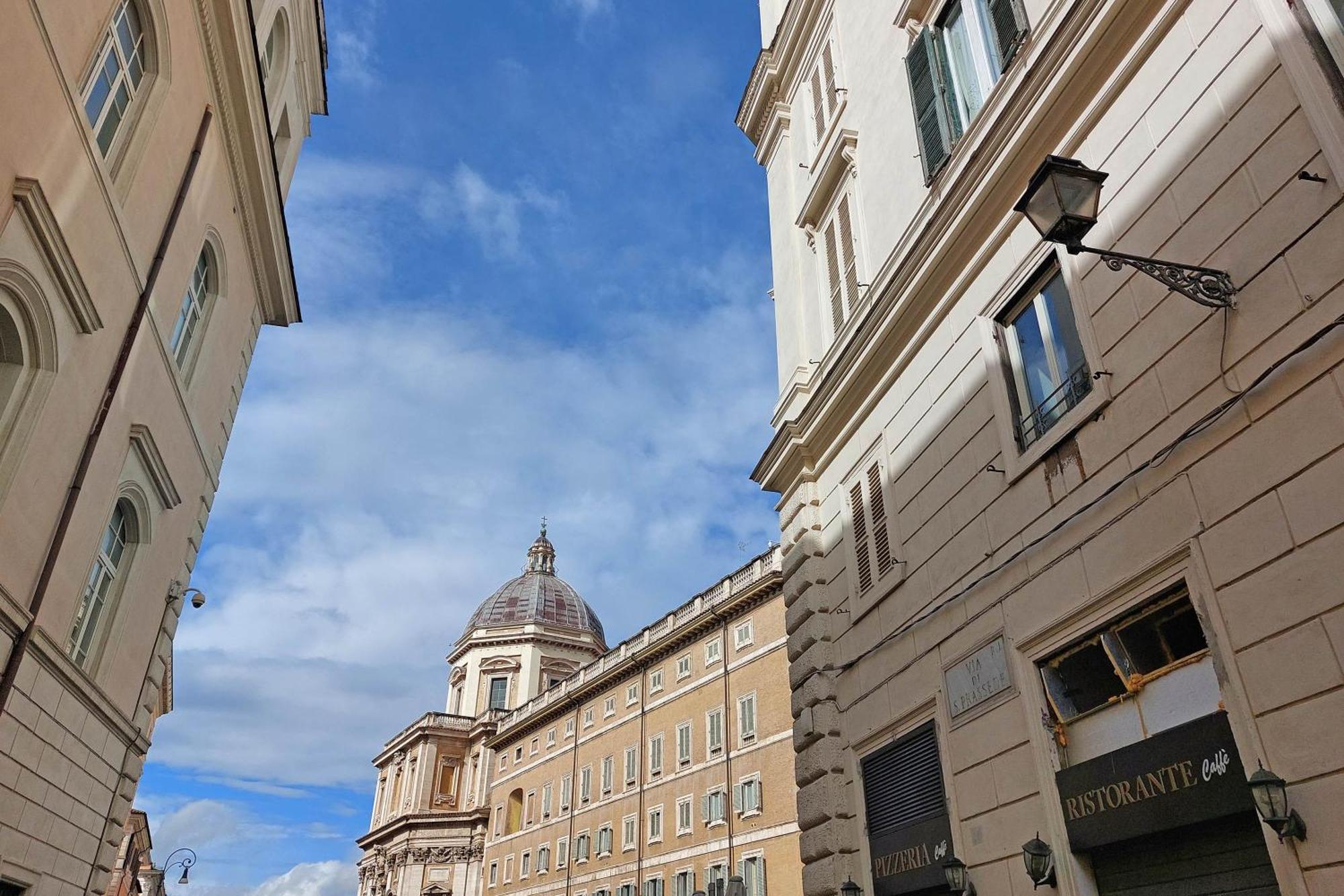 Gallery Home, Rome